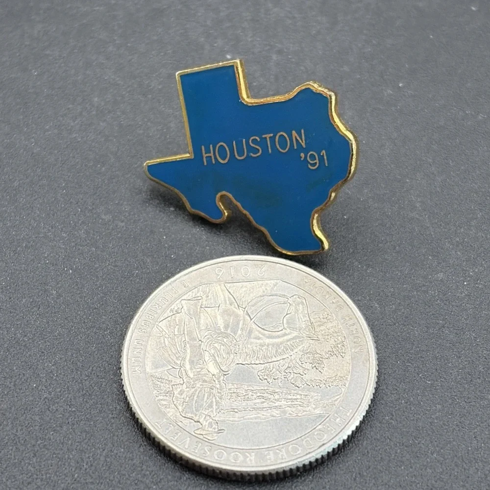 Houston Texas‎ State Outline 1991 Lapel Hat Pin
